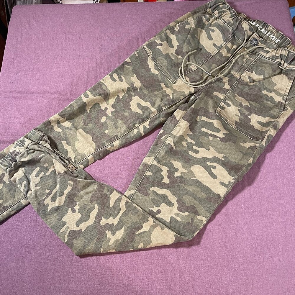 American Eagle camouflage cargo pants, zipper jogger, drawstring waist - Size 0
